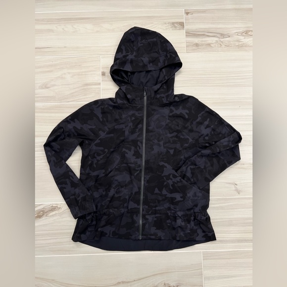 Lululemon Pack It Up Hood Water Repellent Jacket Incognito Camo | Women's Size 6 - Picture 1 of 13